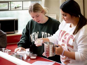 girls in culinary class