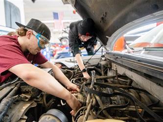 students in auto mechanic class 